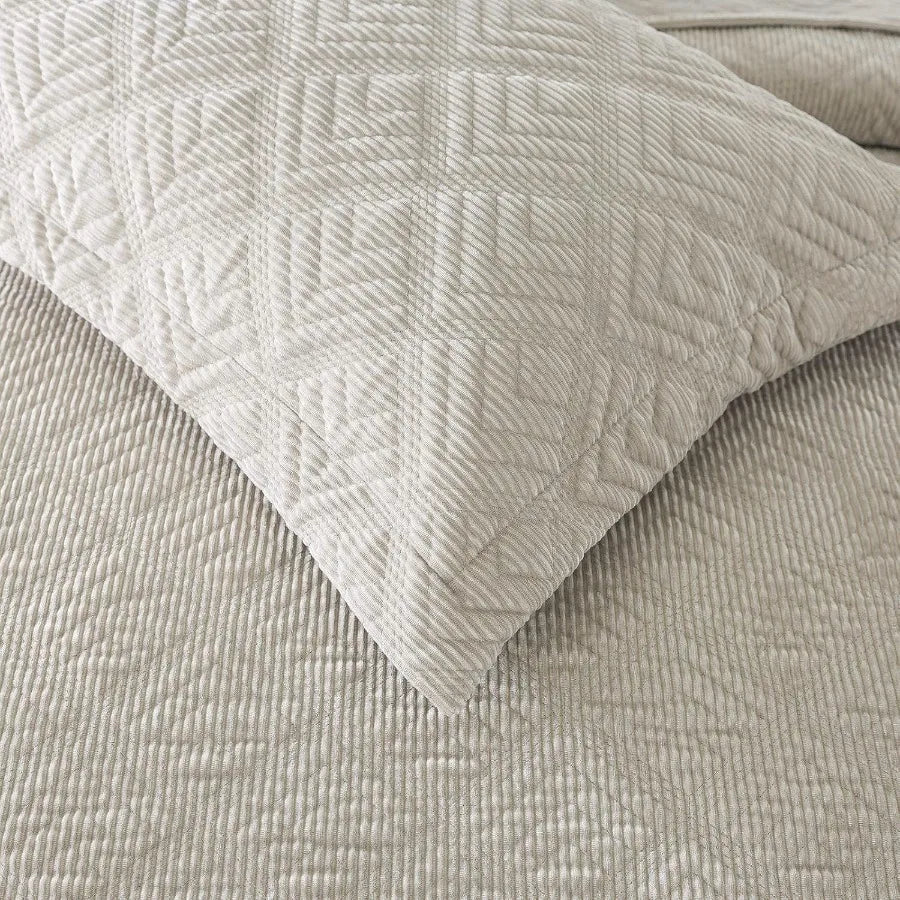 Queen Size Bedspread Quilt Set 3 Piece Embroidered Corduroy Lightweight Warm All Season Bedding Coverlet in Greyish White