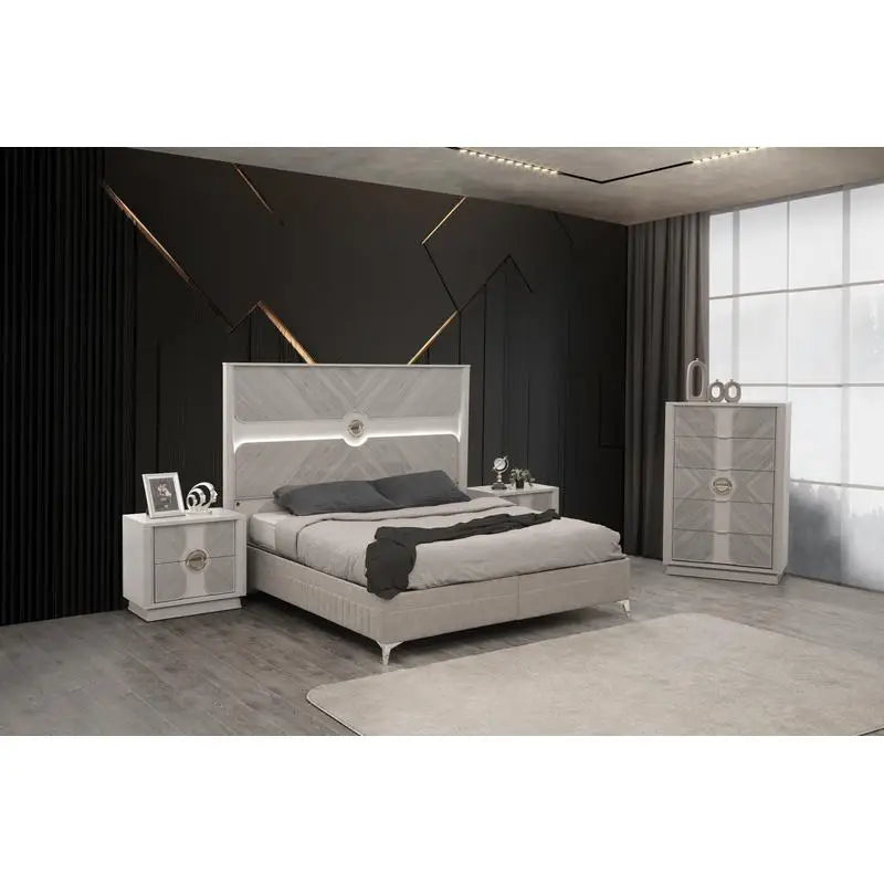 Traditional Bedroom Set With Wood Construction And Gold Accents