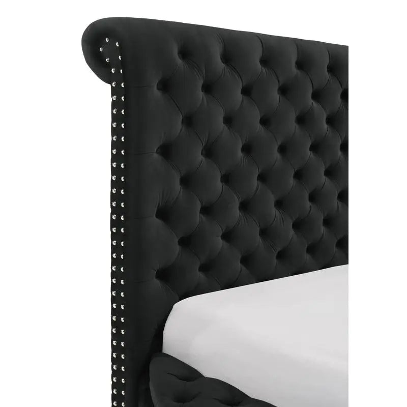 Luxurious Tufted Headboard Bed With Storage Footboard